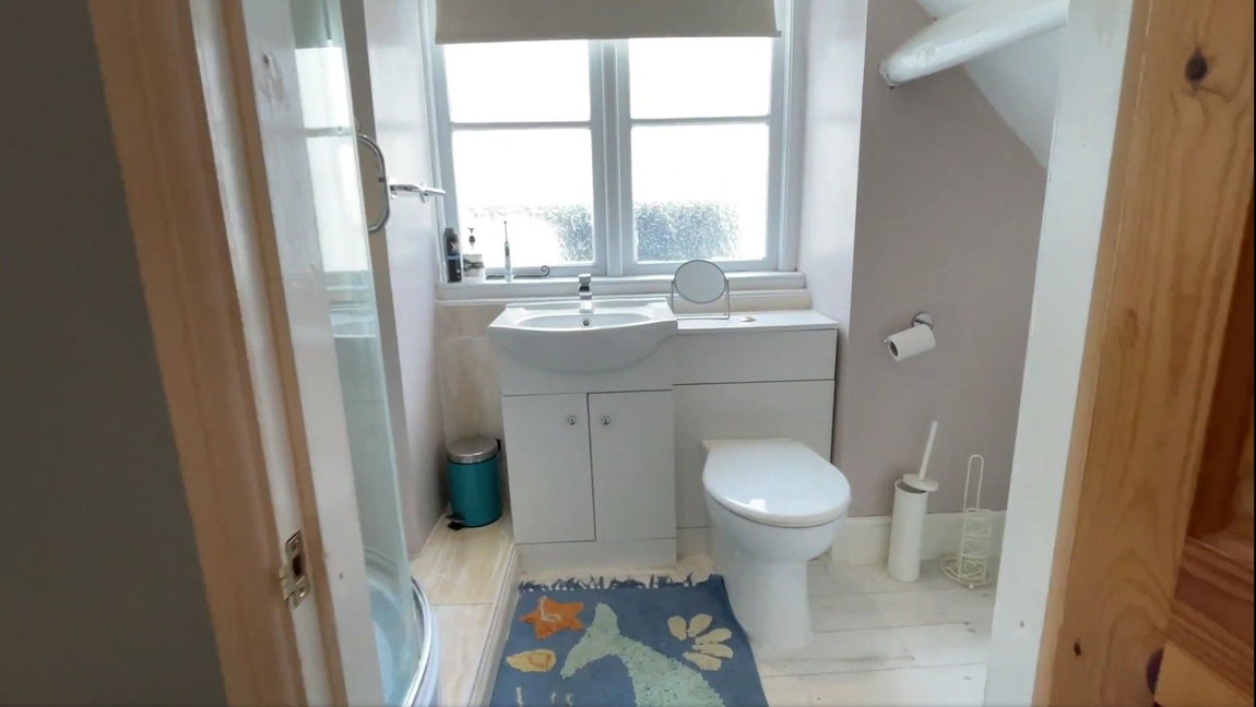Bathroom_c_1785338771817.jpg