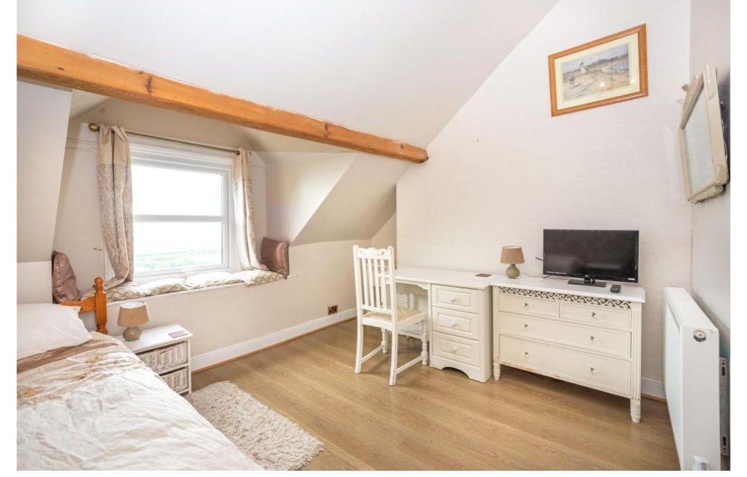Bedroom_c_1785338771820.jpg