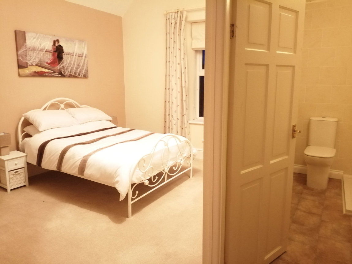 Bedroom_f_1785338619374.jpg