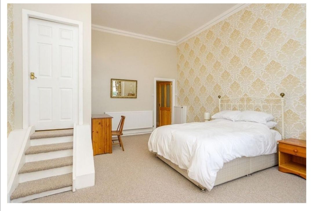 Bedroom_g_1785338619375.jpg