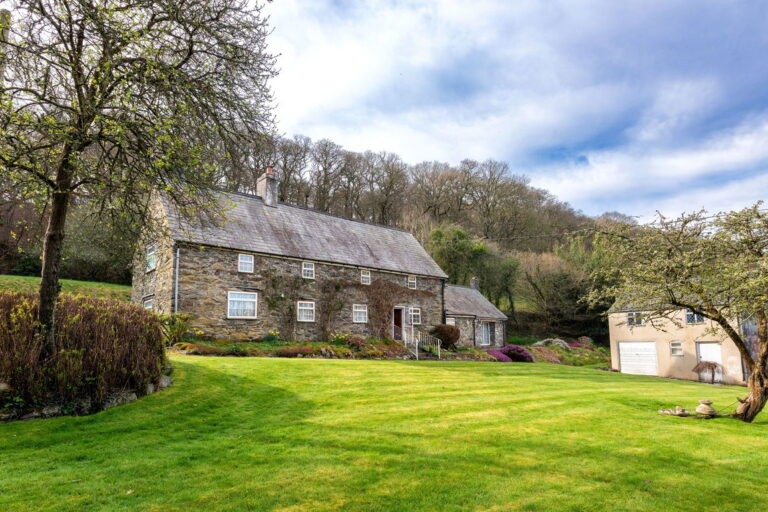 , Llanfairtalhaiarn, Conwy Image