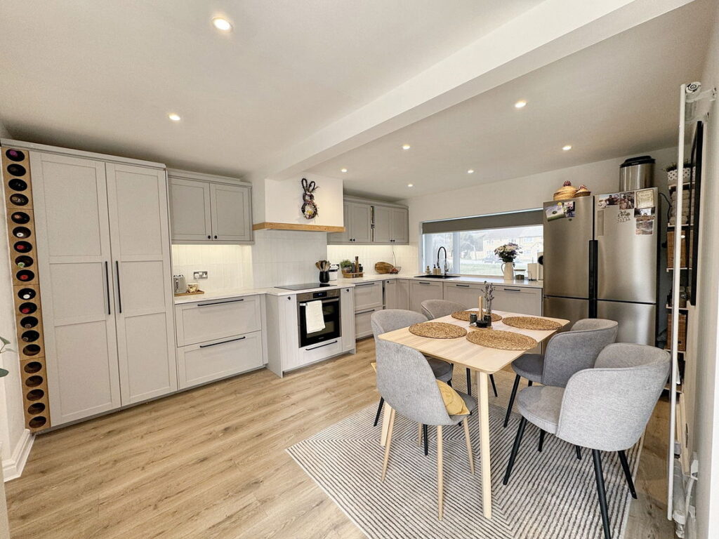 Maes Canol, Abergele, Conwy, LL22