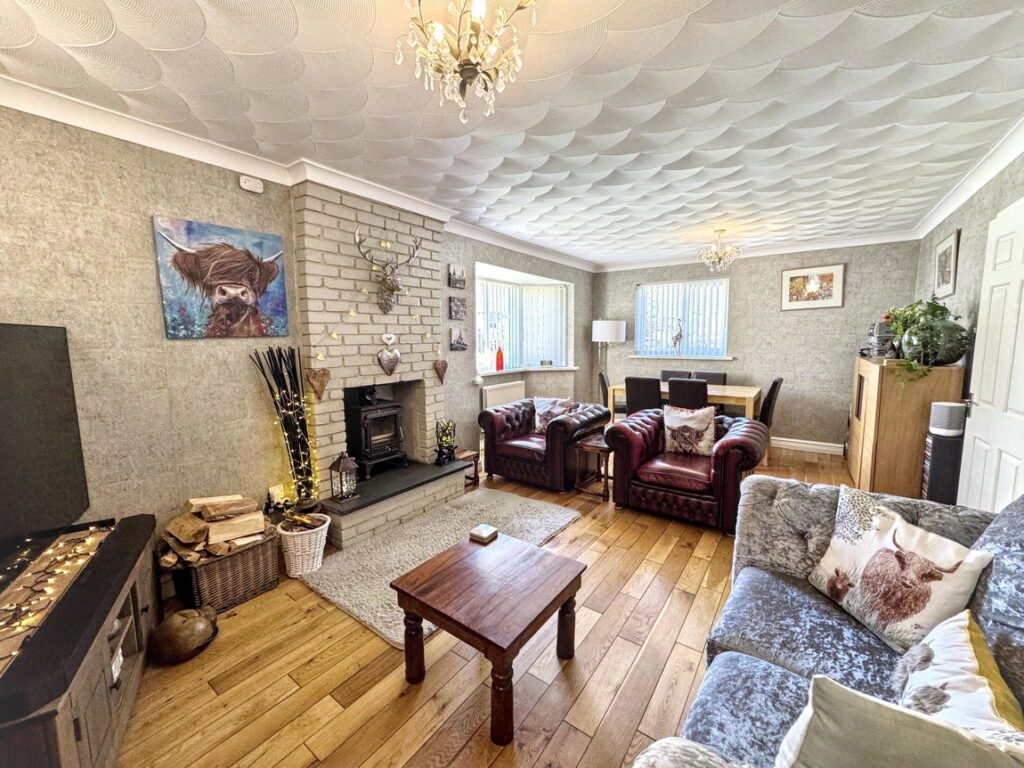 Ffordd Y Berllan, Towyn, Conwy, LL22 9LZ