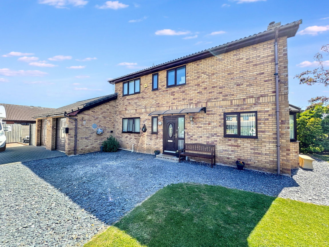 Ffordd Y Berllan, Towyn, Conwy, LL22 9LZ