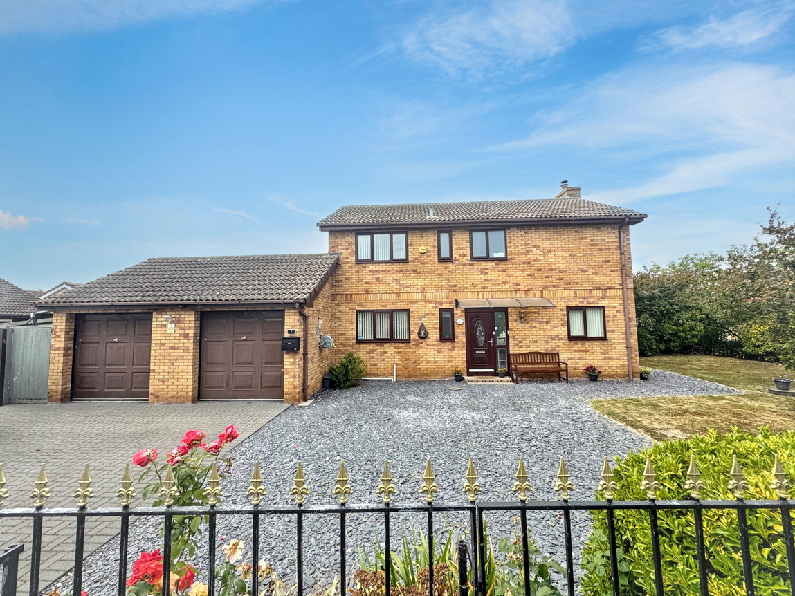 Ffordd Y Berllan, Towyn, Conwy, LL22 9LZ