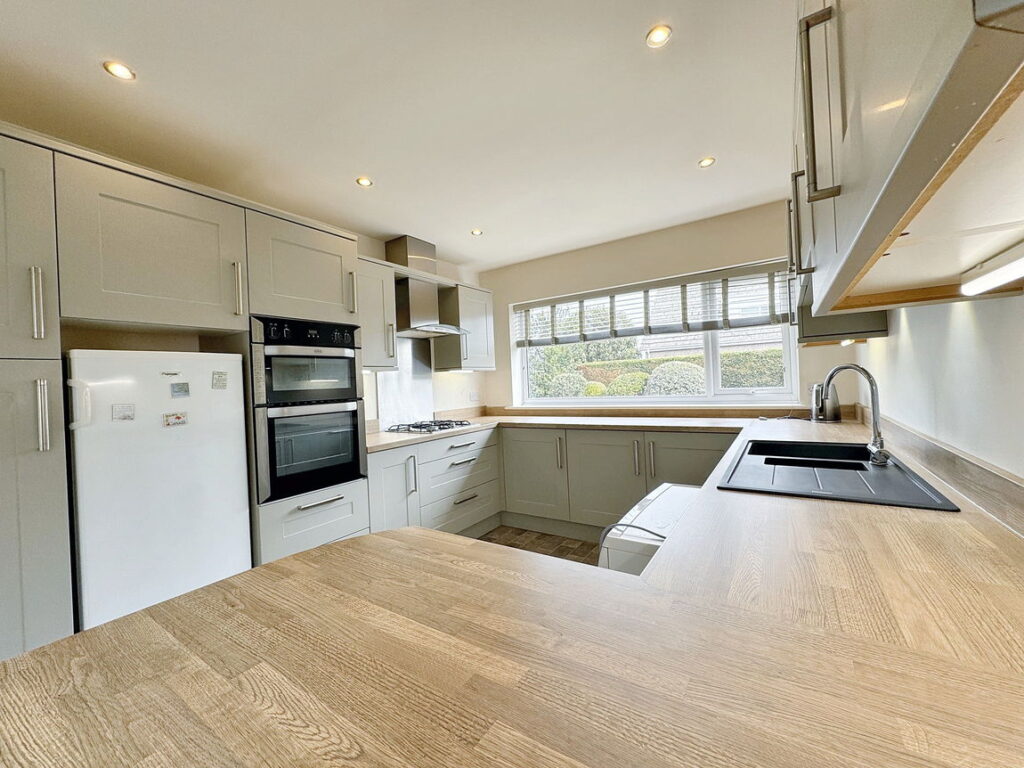 Llwyn Onn, Abergele, LL22 7EG