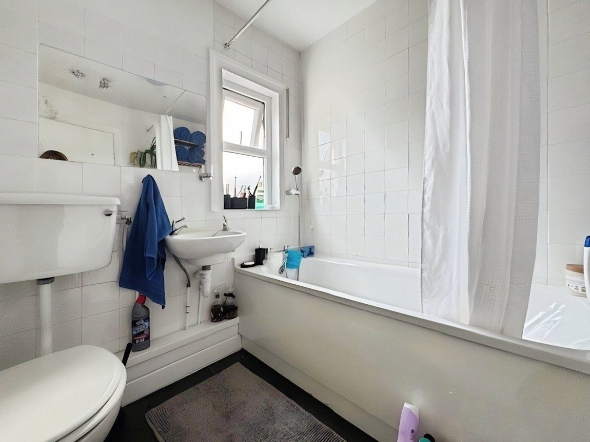 ab167d34-FLAT-201-20BATHROOM_1787141677901.jpg