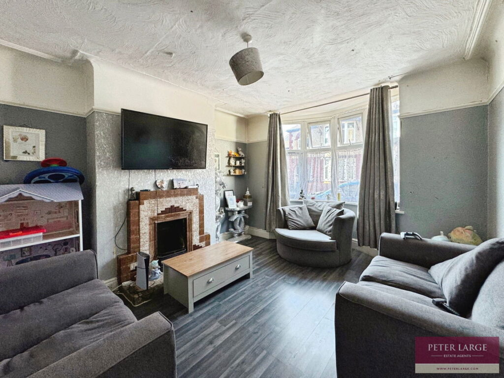 3 Aquarium Crescent, Rhyl, Denbighshire, LL18 1PL