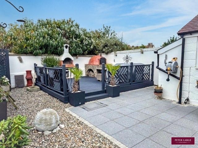 decking-4_1788538242094.jpg