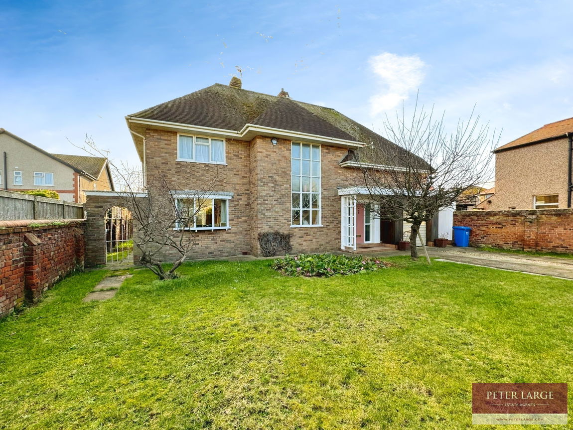 5 Queens Walk, Rhyl, Denbighshire, LL18 3NF