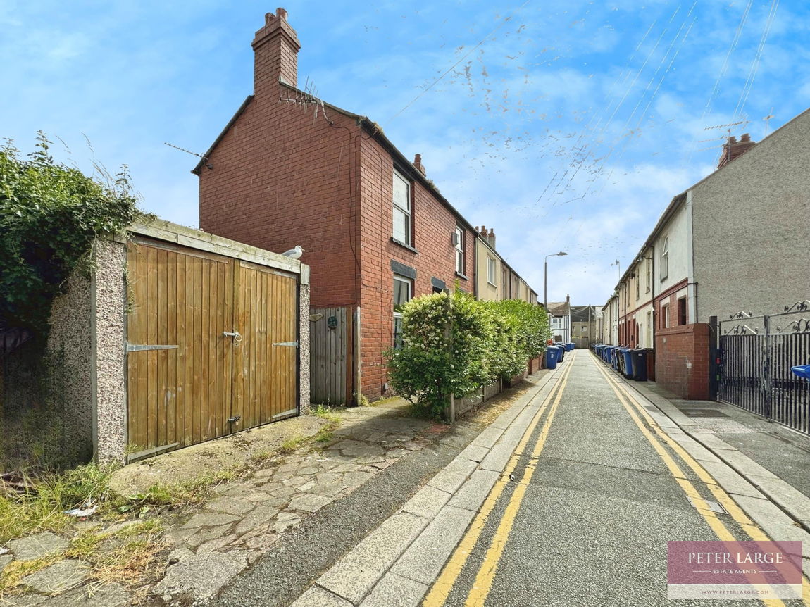 2 South Kinmel Street, Rhyl, Denbighshire LL18 1BU