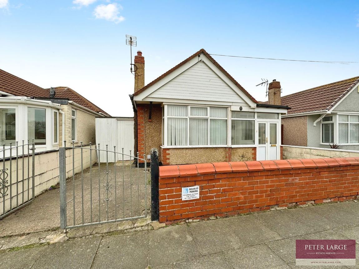 11 Molineaux Road, Rhy, LL18 3UA