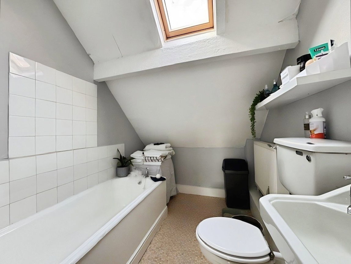 fca7d376-FLAT-203-20BATHROOM_1787141677904.jpg