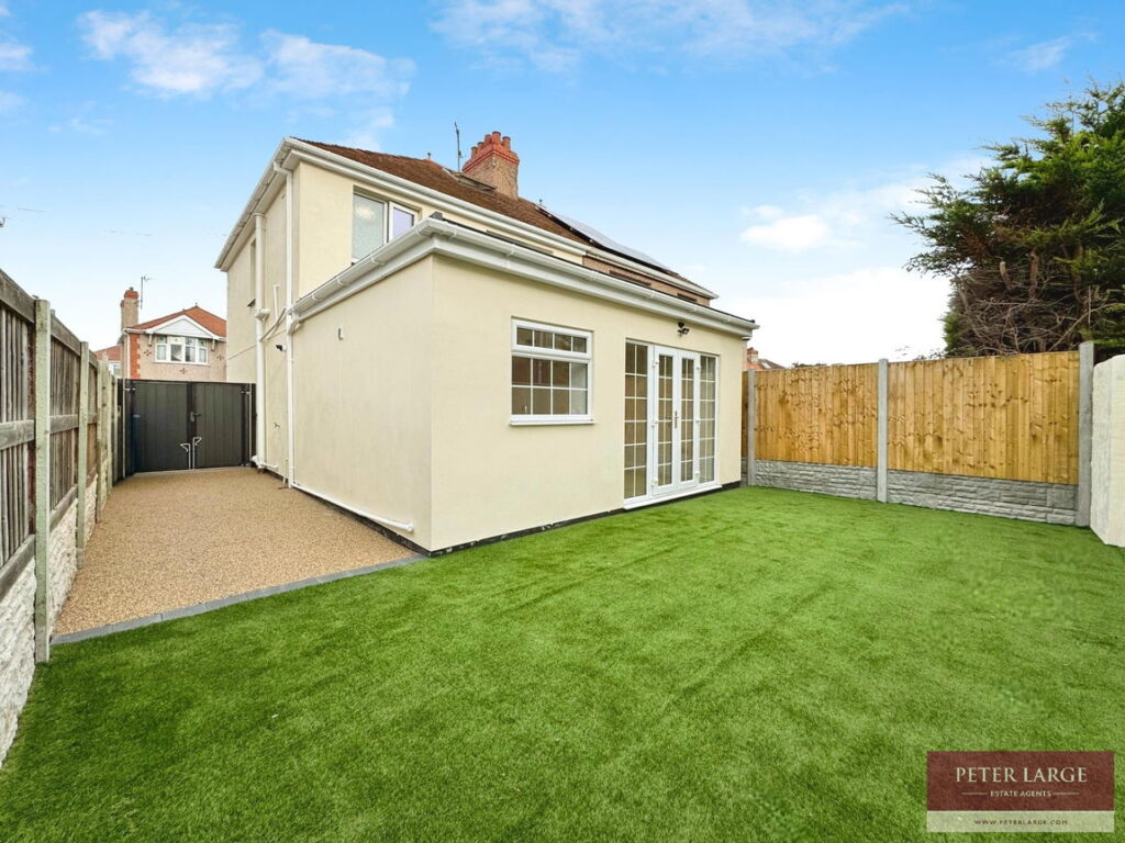 8 Clifton Avenue, Rhyl, LL18 4AG